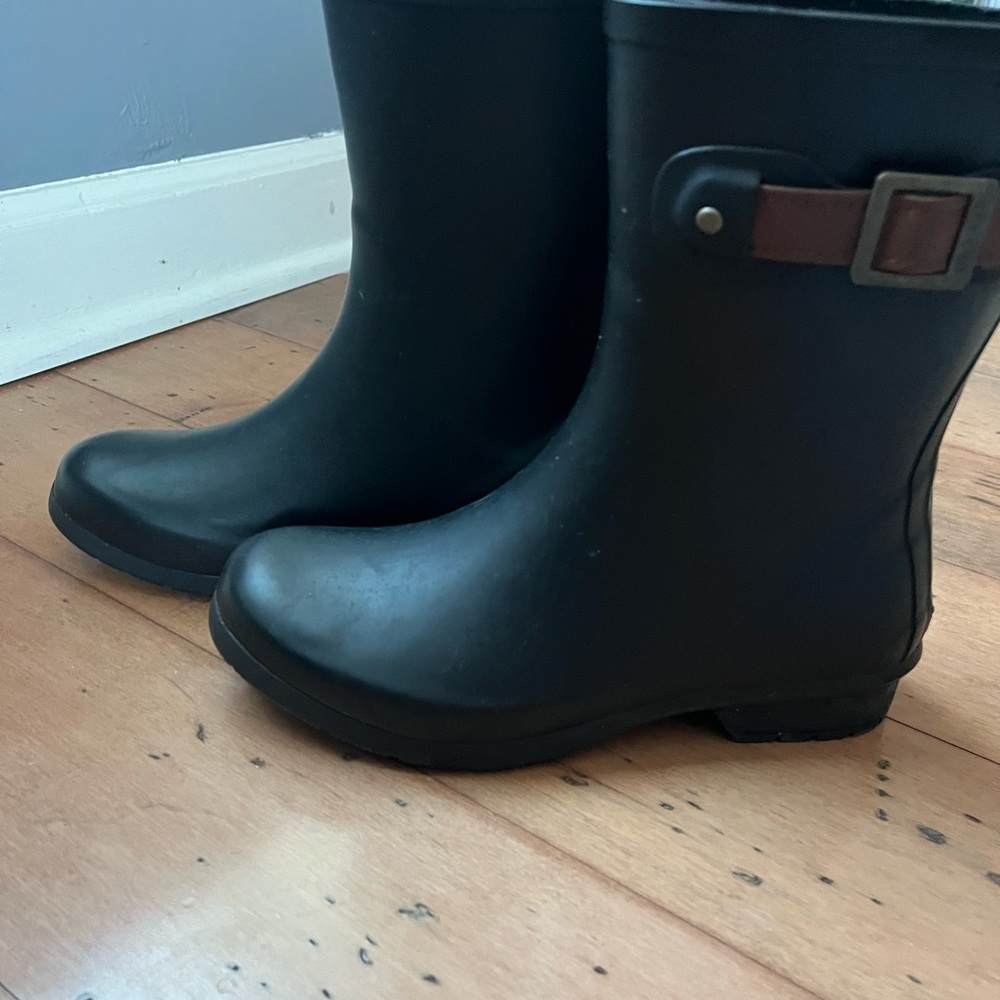 Chooka Women's Black Rain Boots with Brown Accent
